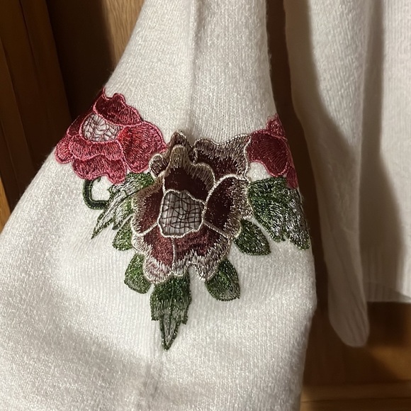 Artisan Crafted Cream Floral Embroidered Bell Sleeve Crewneck Pullover Sweater - Picture 3 of 8
